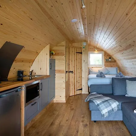 Waenfechan Glamping With Hot Tubs Colwyn Bay Extérieur photo