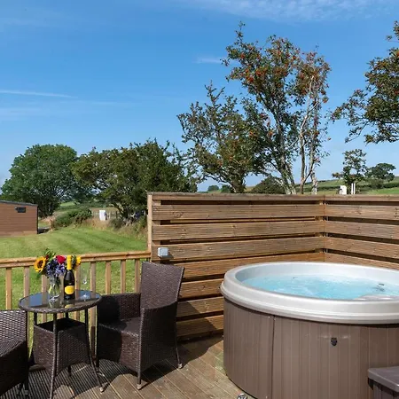 Waenfechan Glamping With Hot Tubs Colwyn Bay Extérieur photo
