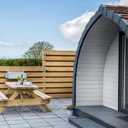 Waenfechan Glamping With Hot Tubs Colwyn Bay Extérieur photo
