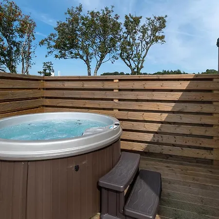 Waenfechan Glamping With Hot Tubs Colwyn Bay Extérieur photo