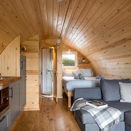 Waenfechan Glamping With Hot Tubs Colwyn Bay Extérieur photo