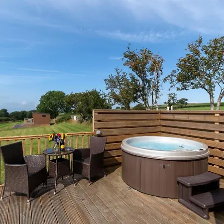 Waenfechan Glamping With Hot Tubs Colwyn Bay Extérieur photo