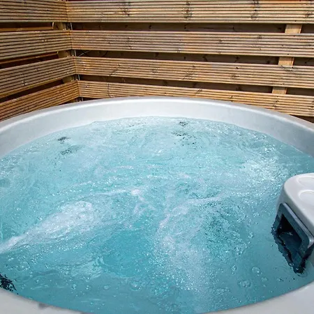 Waenfechan Glamping With Hot Tubs Colwyn Bay Extérieur photo