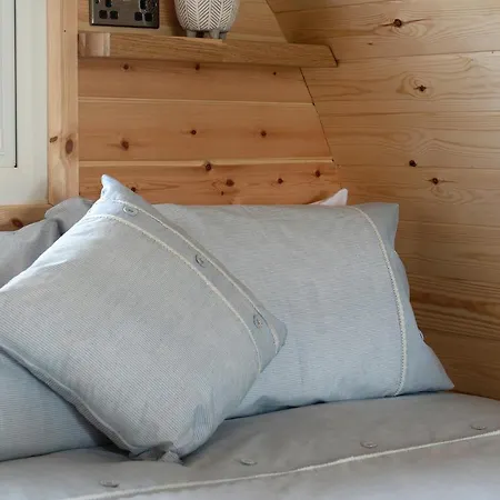 Waenfechan Glamping With Hot Tubs Colwyn Bay Extérieur photo