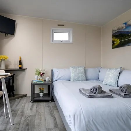 Waenfechan Glamping With Hot Tubs Colwyn Bay Extérieur photo