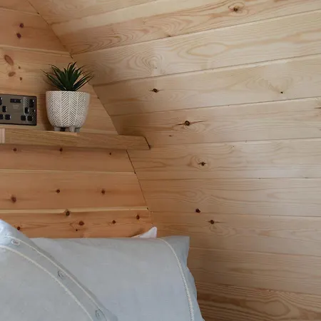 Waenfechan Glamping With Hot Tubs Colwyn Bay Extérieur photo