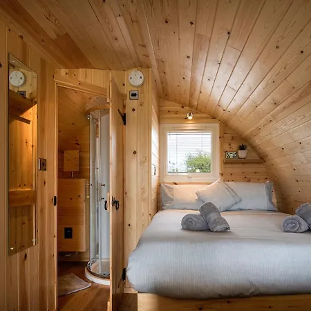 Waenfechan Glamping With Hot Tubs Colwyn Bay Extérieur photo