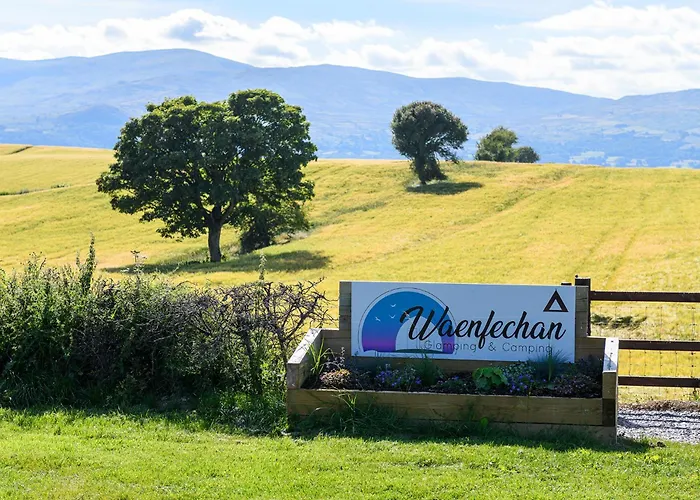 Waenfechan Glamping With Hot Tubs