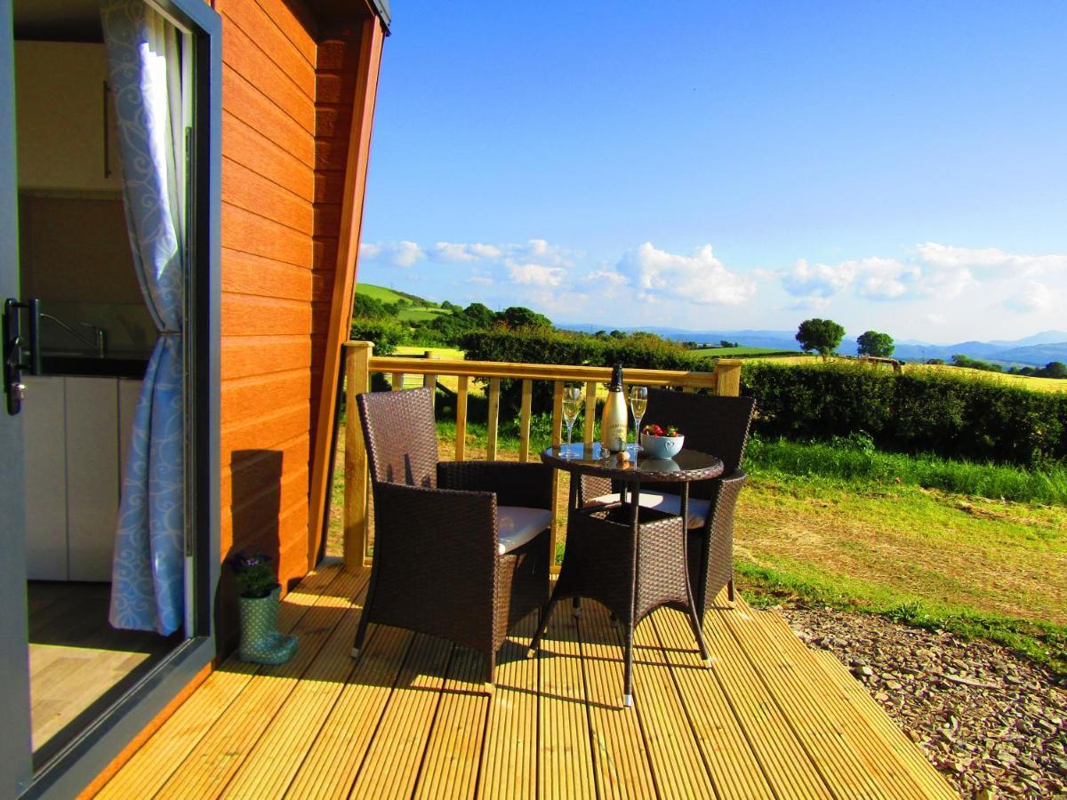 Waenfechan Glamping With Hot Tubs Lodge