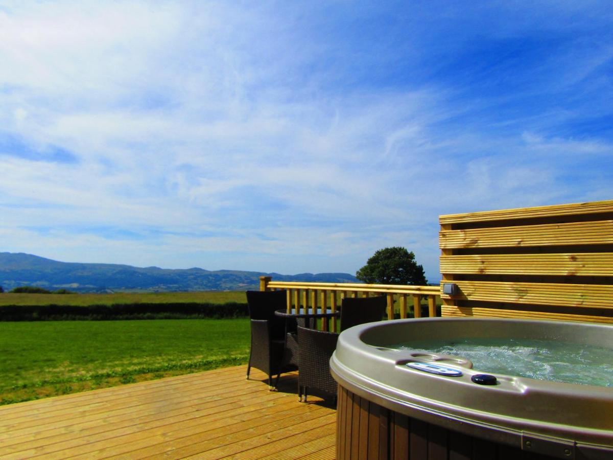 Waenfechan Glamping With Hot Tubs Lodge *