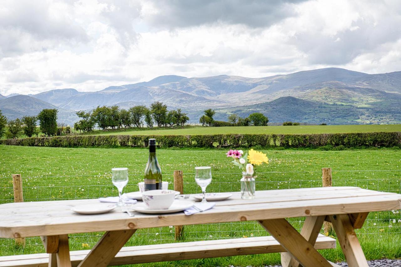 Lodge Waenfechan Glamping With Hot Tubs *