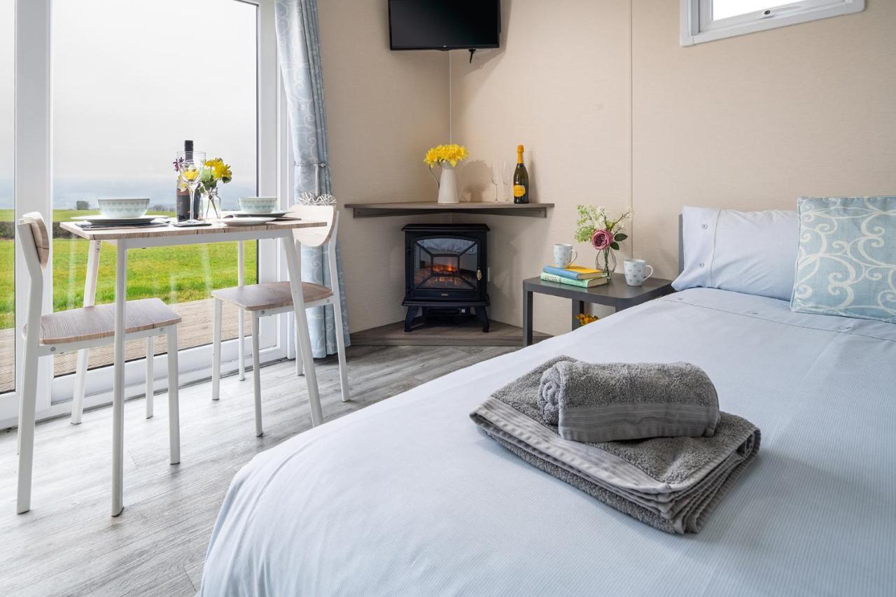 Waenfechan Glamping With Hot Tubs Lodge Colwyn Bay