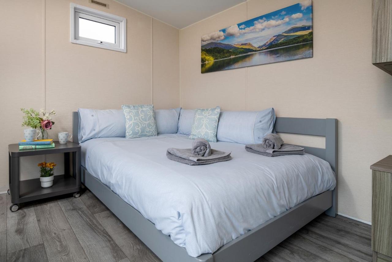 Lodge Waenfechan Glamping With Hot Tubs Colwyn Bay
