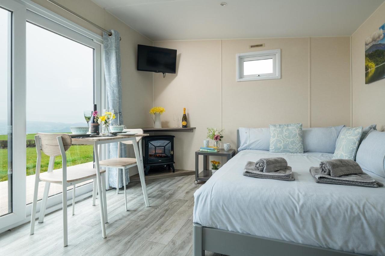 Waenfechan Glamping With Hot Tubs Lodge Colwyn Bay