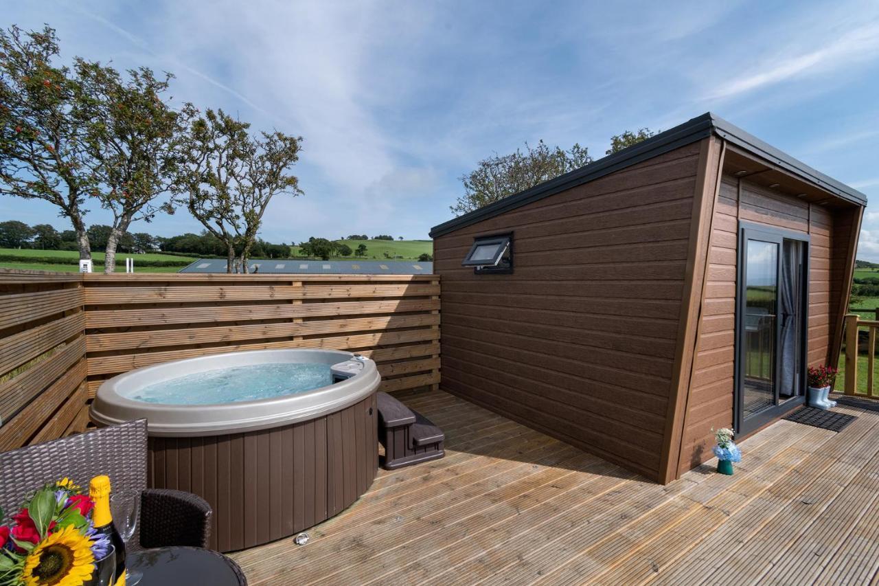 Lodge Waenfechan Glamping With Hot Tubs *