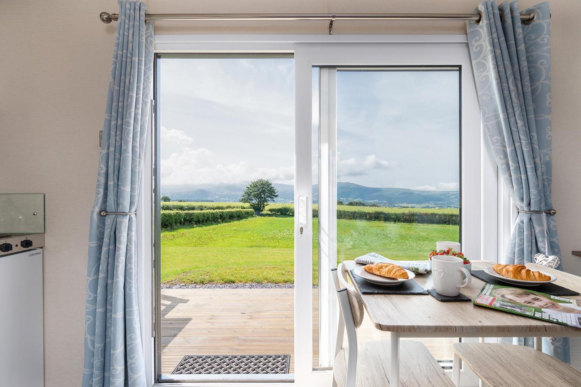 Waenfechan Glamping With Hot Tubs Lodge Colwyn Bay