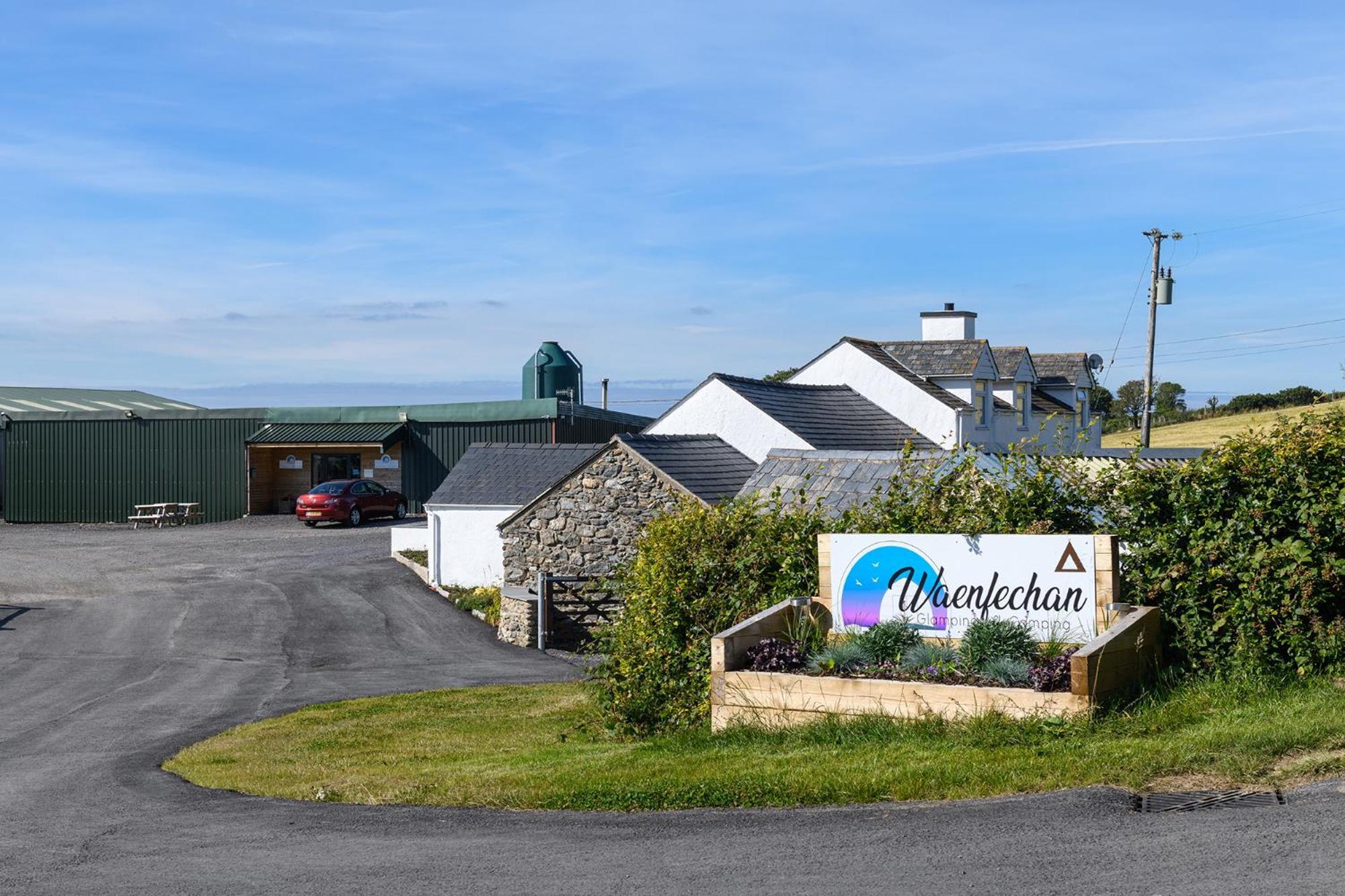 Waenfechan Glamping With Hot Tubs Lodge