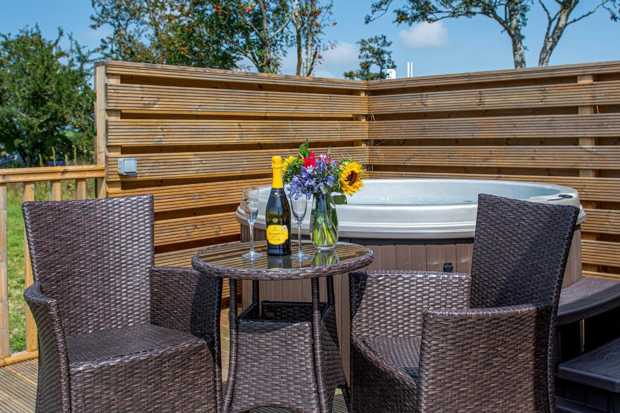 Waenfechan Glamping With Hot Tubs * Colwyn Bay