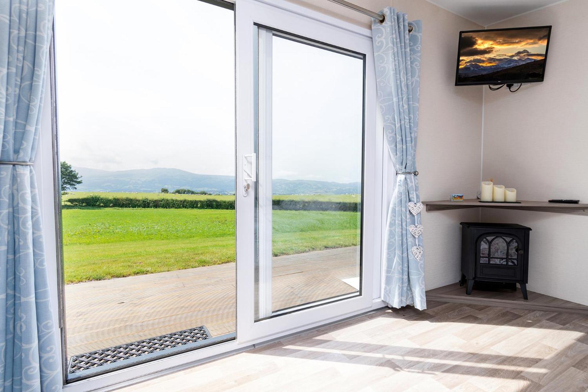 Lodge Waenfechan Glamping With Hot Tubs Colwyn Bay