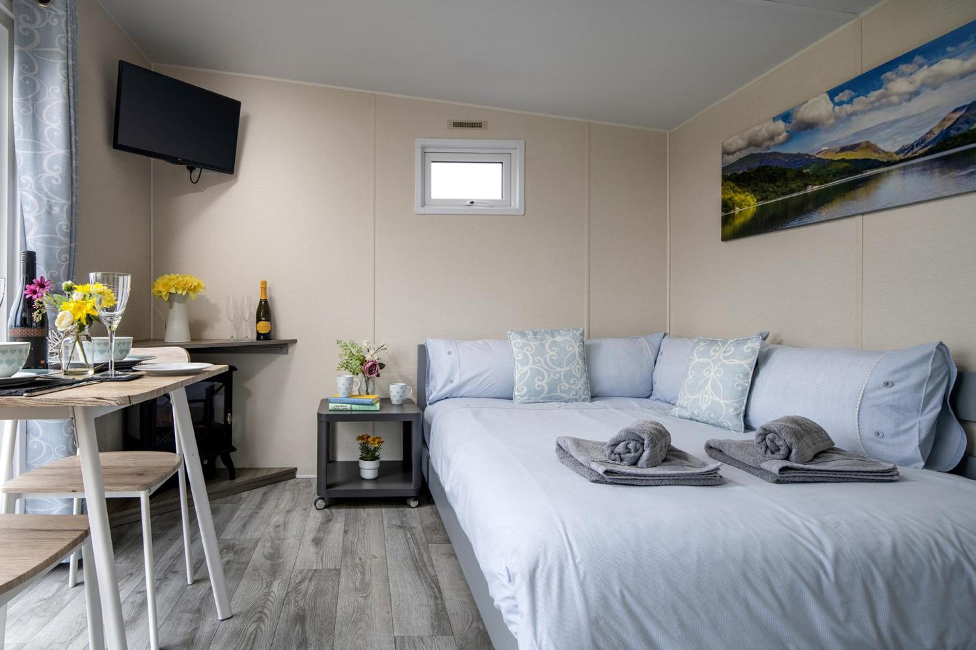 Waenfechan Glamping With Hot Tubs Lodge *