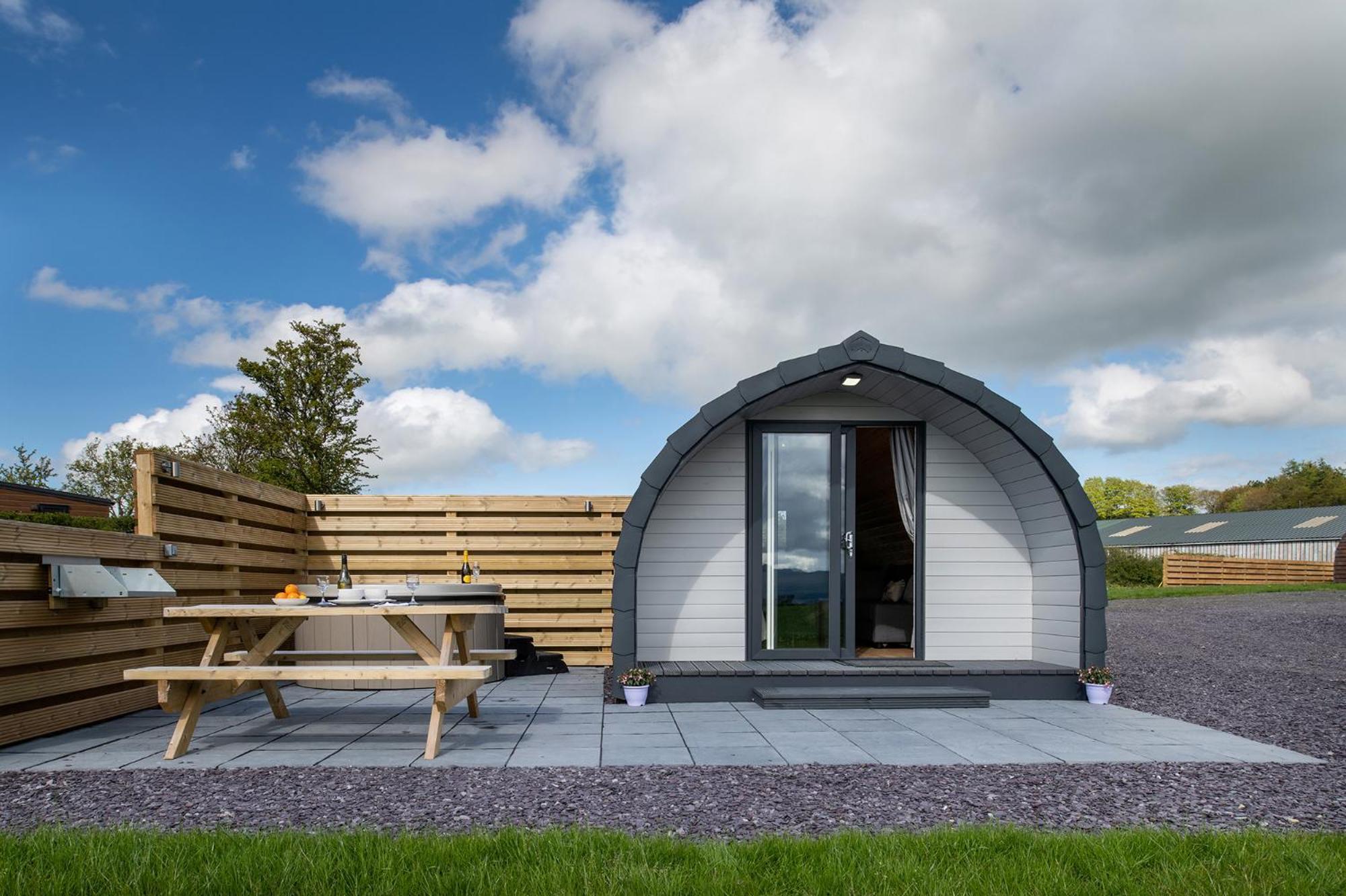 Waenfechan Glamping With Hot Tubs Lodge