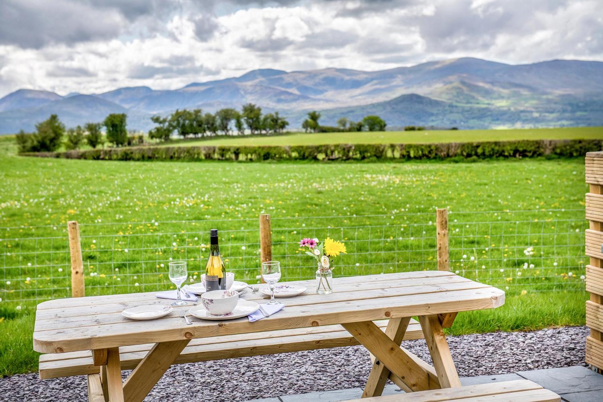 Waenfechan Glamping With Hot Tubs Lodge Colwyn Bay