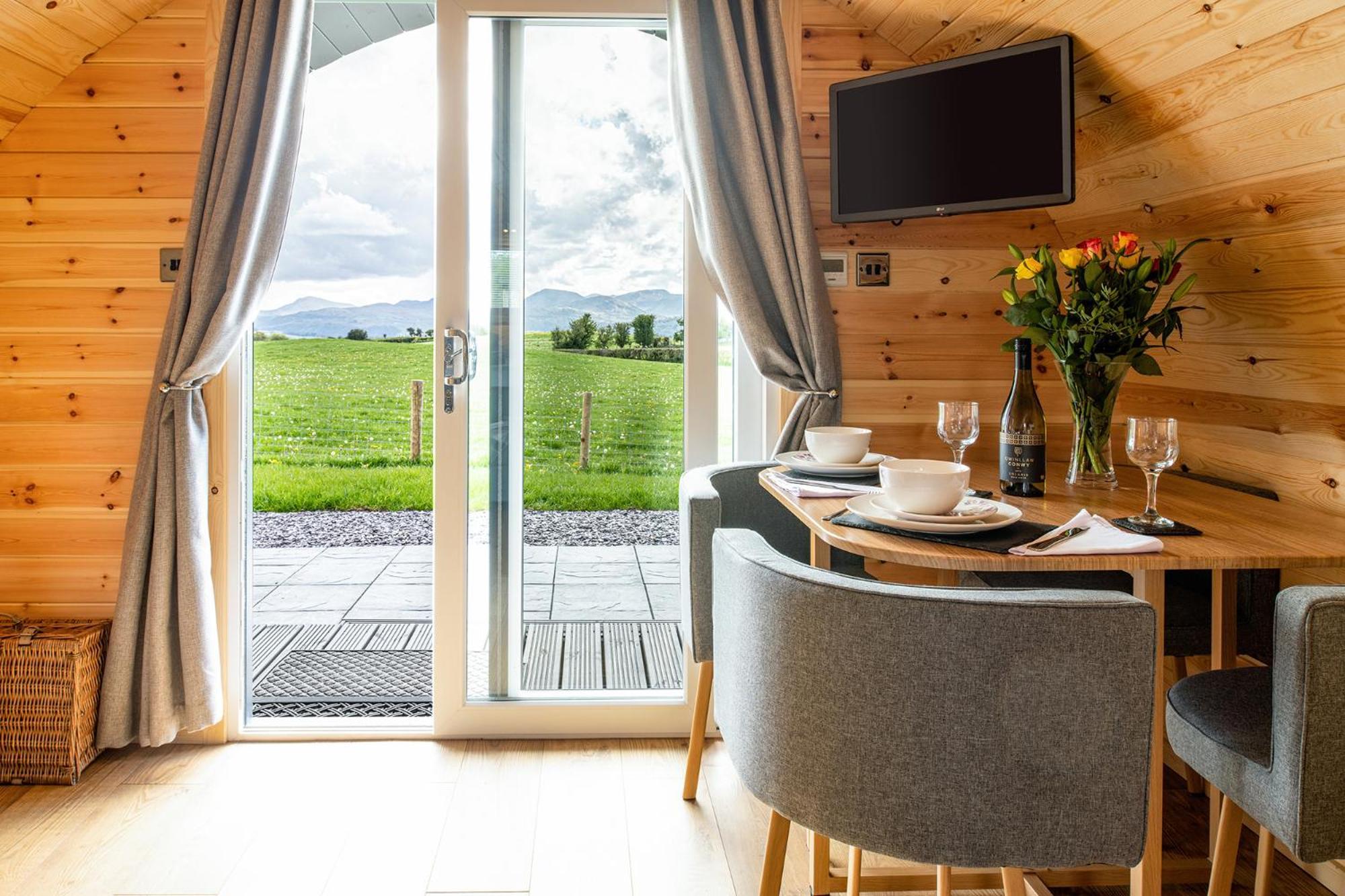 Waenfechan Glamping With Hot Tubs Lodge Colwyn Bay